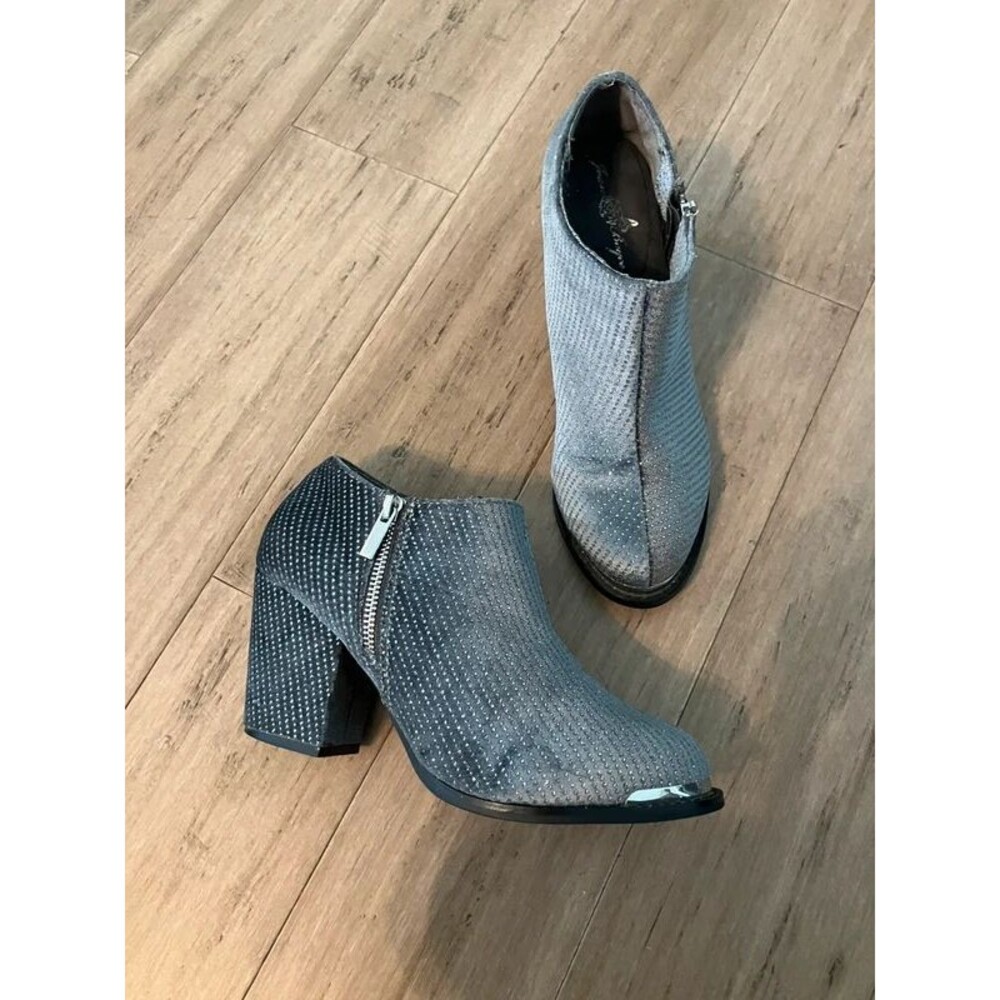 Joan Boyce silvery gray heeled side zip women’s boots. Size 8